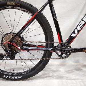 Alternative view of Venzo Atix